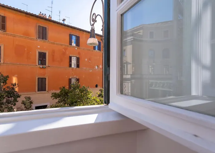 Elegantis Windows On Trastevere Roma